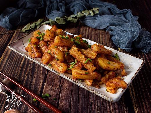 美食-土豆狼牙棒（個(gè)人主頁(yè)-ZNDI5MjE2MjA=） - 產(chǎn)品攝影 - 站酷設(shè)計(jì)師shilouette原創(chuàng)素材 - 站酷ZCOOL