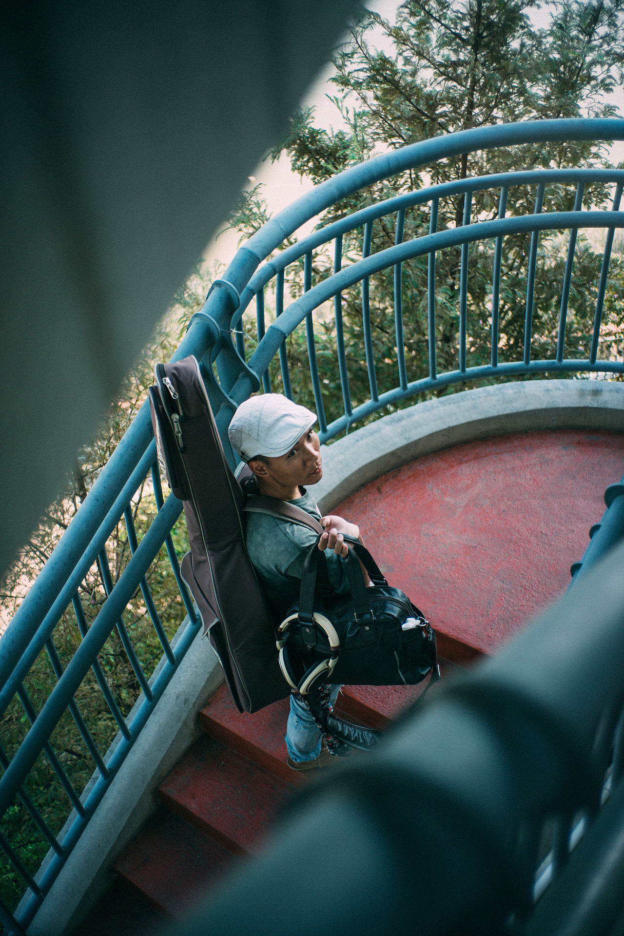 行走的哈尼族歌者|摄影|人像摄影|在路上的周小周_原创作品-站酷zcool