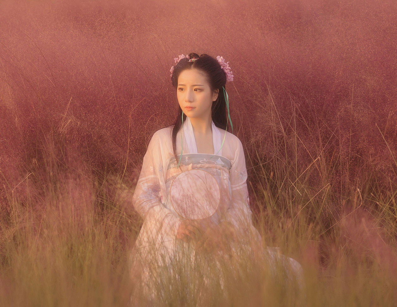 粉黛乱子草（图ZOTcwNDgxMDg=） - 人像摄影 - 站酷设计师达达荙荙荙原创素材 - 站酷ZCOOL