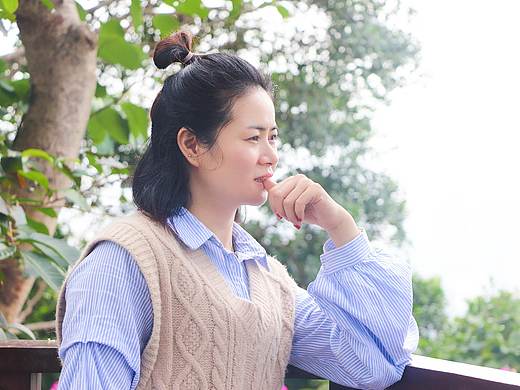 相机要发霉了,被迫拍几张,没模特就拉上自己老婆。。