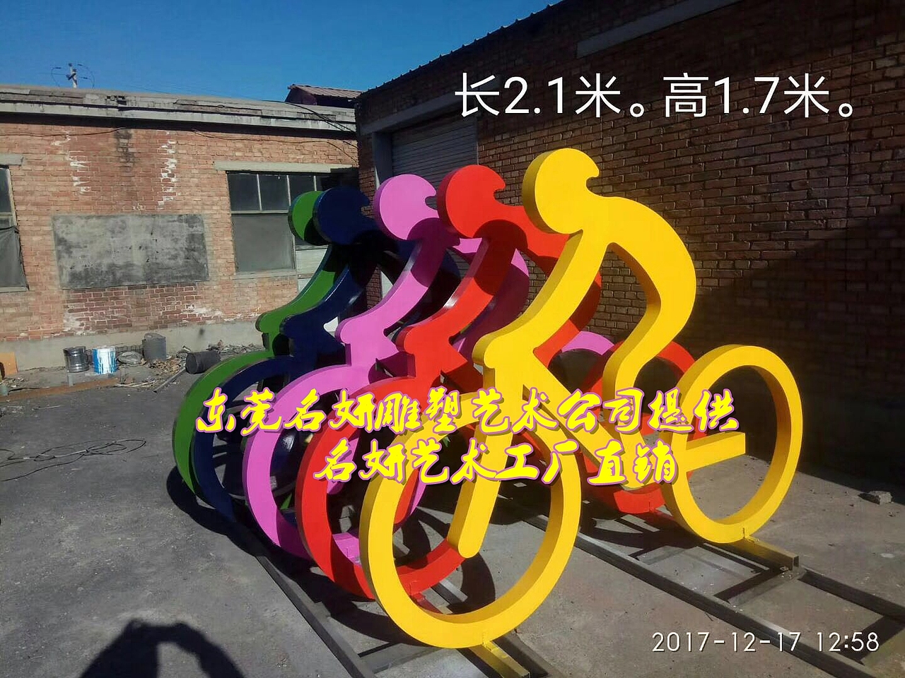 用充满趣味的玻璃钢骑行自行车人物雕塑为绿道添“彩”