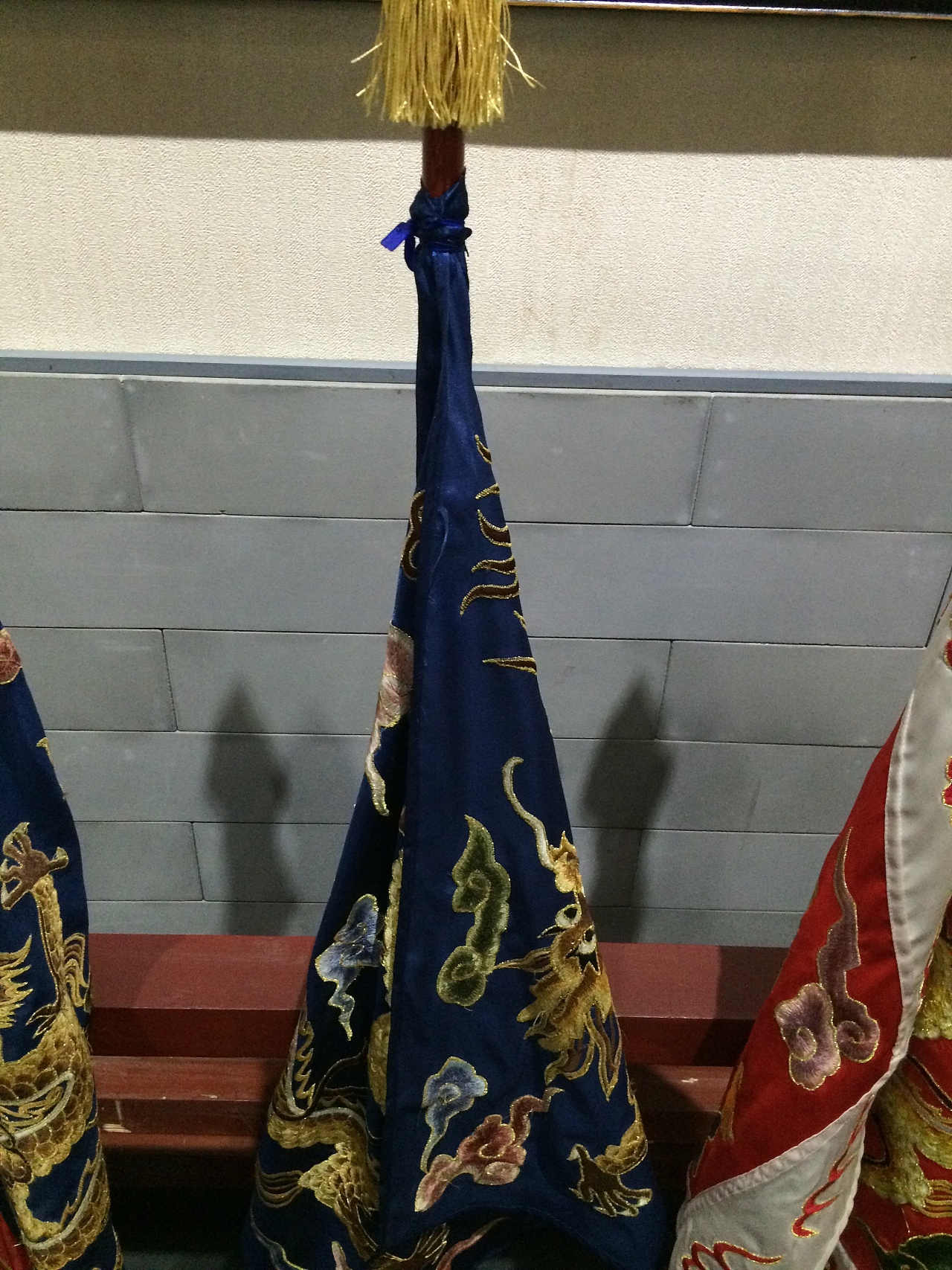 满族8大旗的等级:正黄旗,镶黄旗,正白旗,镶白旗,正红旗,镶红旗,正蓝旗