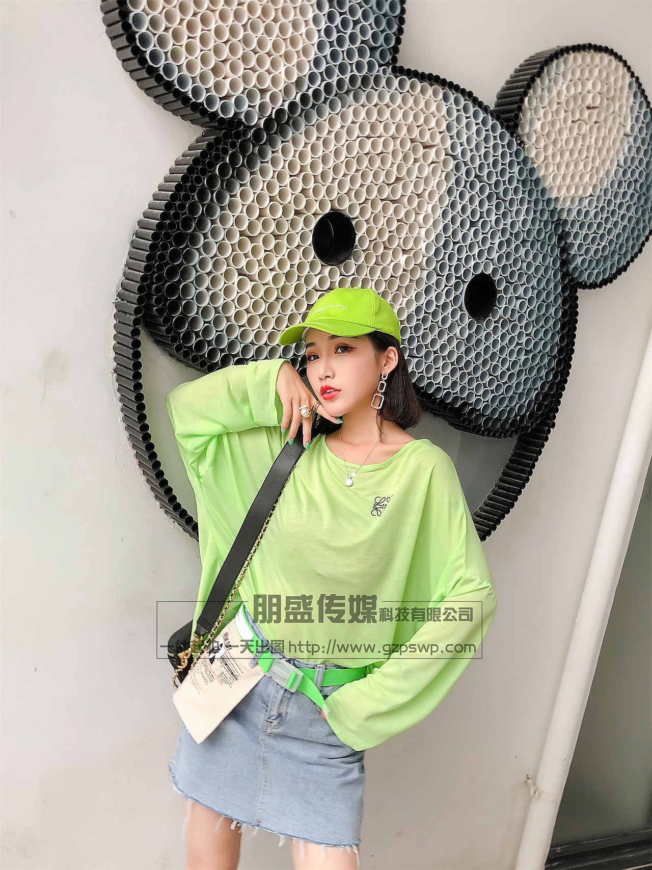 淘宝摄影服务T恤裙子拍摄个性百搭运动气质模特摆拍