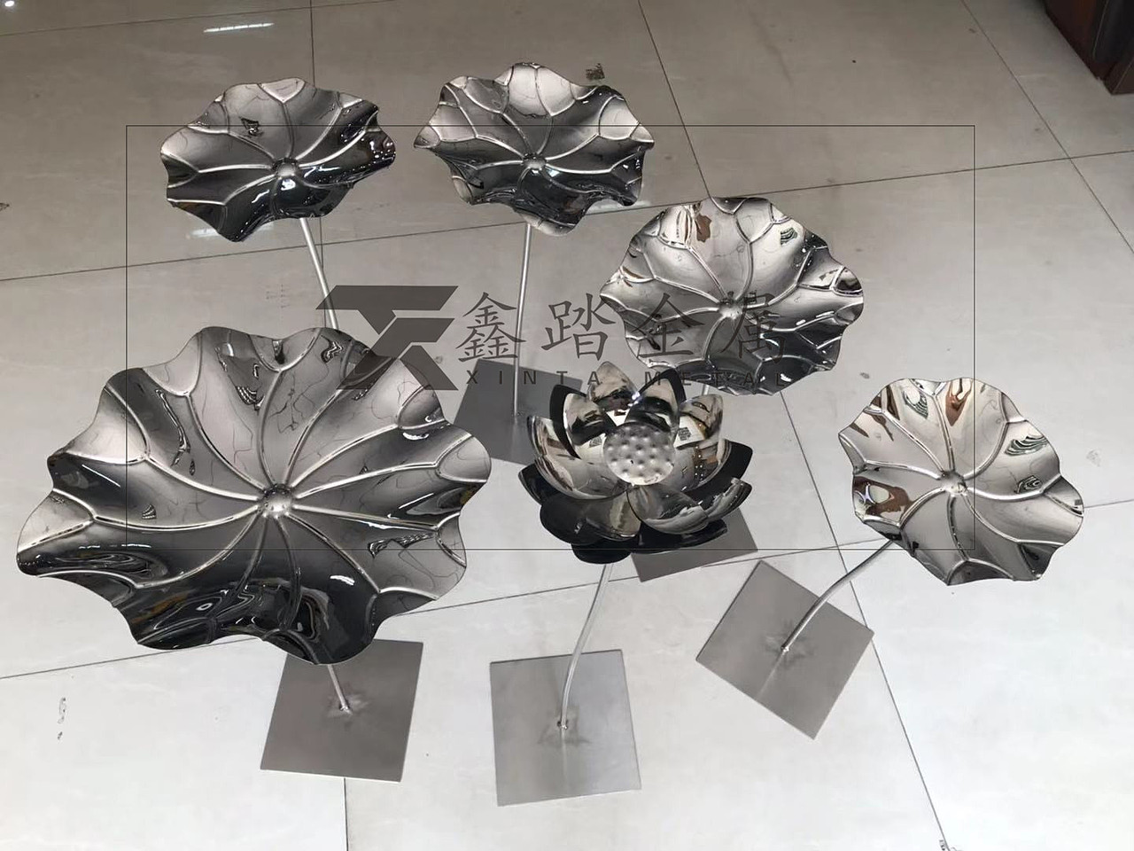 镜面不锈钢莲花莲叶雕塑成品水景锻造荷花雕塑坚贞纯洁