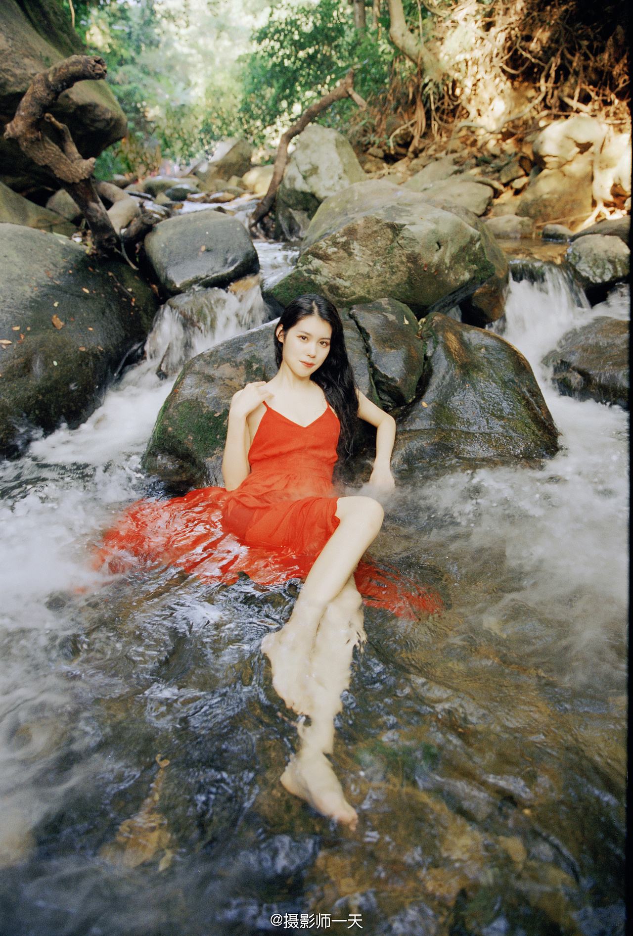 红色的情绪（图ZMjIxMzk3OTQw） - 人像摄影 - 站酷设计师摄影师一天原创素材 - 站酷ZCOOL