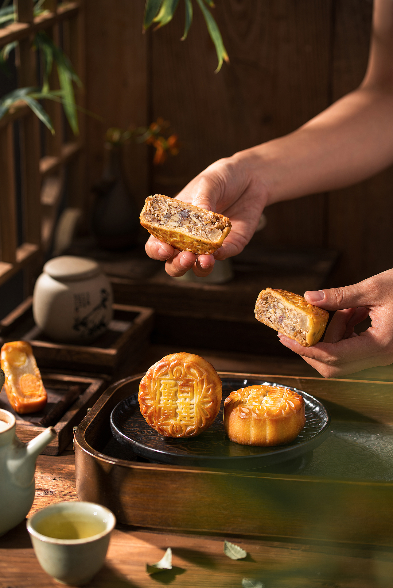 国风广式月饼|中秋月饼中式风格摄影（图ZMzA4NDI4ODU2） - 美食摄影 - 站酷设计师陈摄视觉原创素材 - 站酷ZCOOL