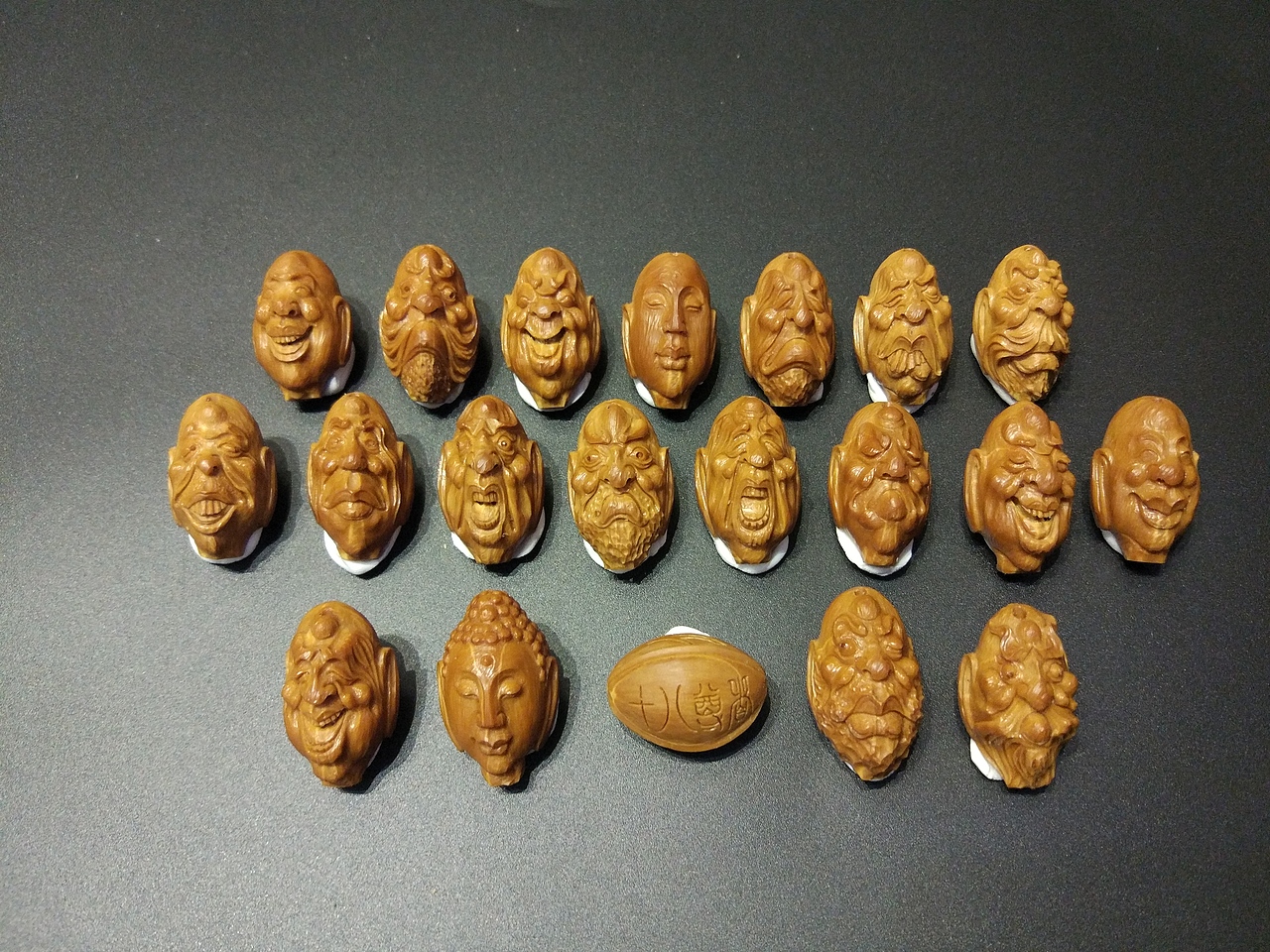 橄榄核雕（图ZMTA3OTgyNTAw） - 其他手工艺 - 站酷设计师核雕工作室原创素材 - 站酷ZCOOL