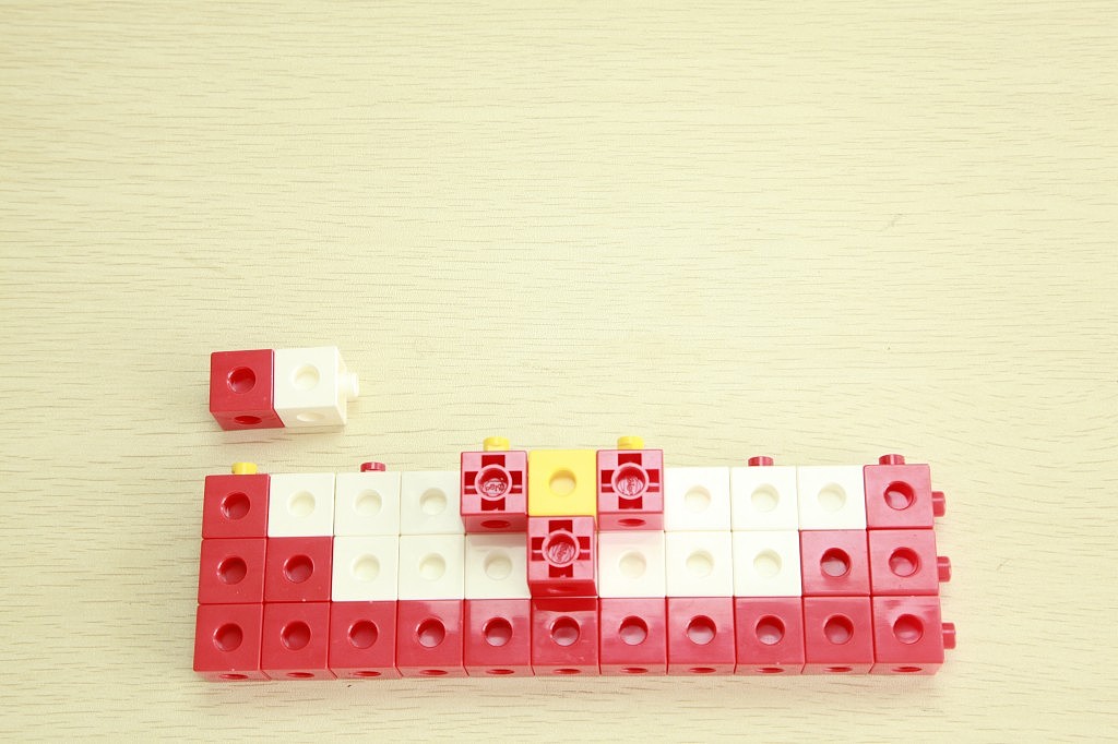 一款简单的玩具组装定格动画制作。