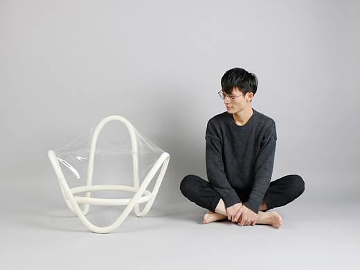 材料之间的博弈——使用户漂浮起来的椅子