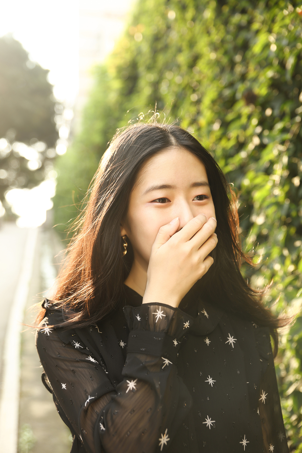 阳光抚过你的头发