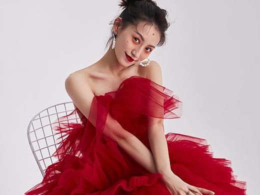 紅裙輕舞 高定禮服寫真（個人主頁-ZNTY1NDkyMDg=） - 人像攝影 - 站酷設(shè)計師云間眠原創(chuàng)素材 - 站酷ZCOOL
