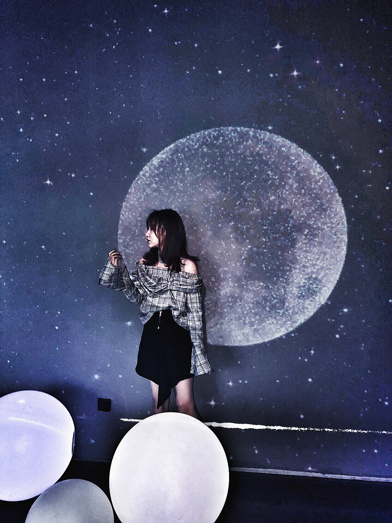 世界偶尔薄凉,内心也要繁花似锦。