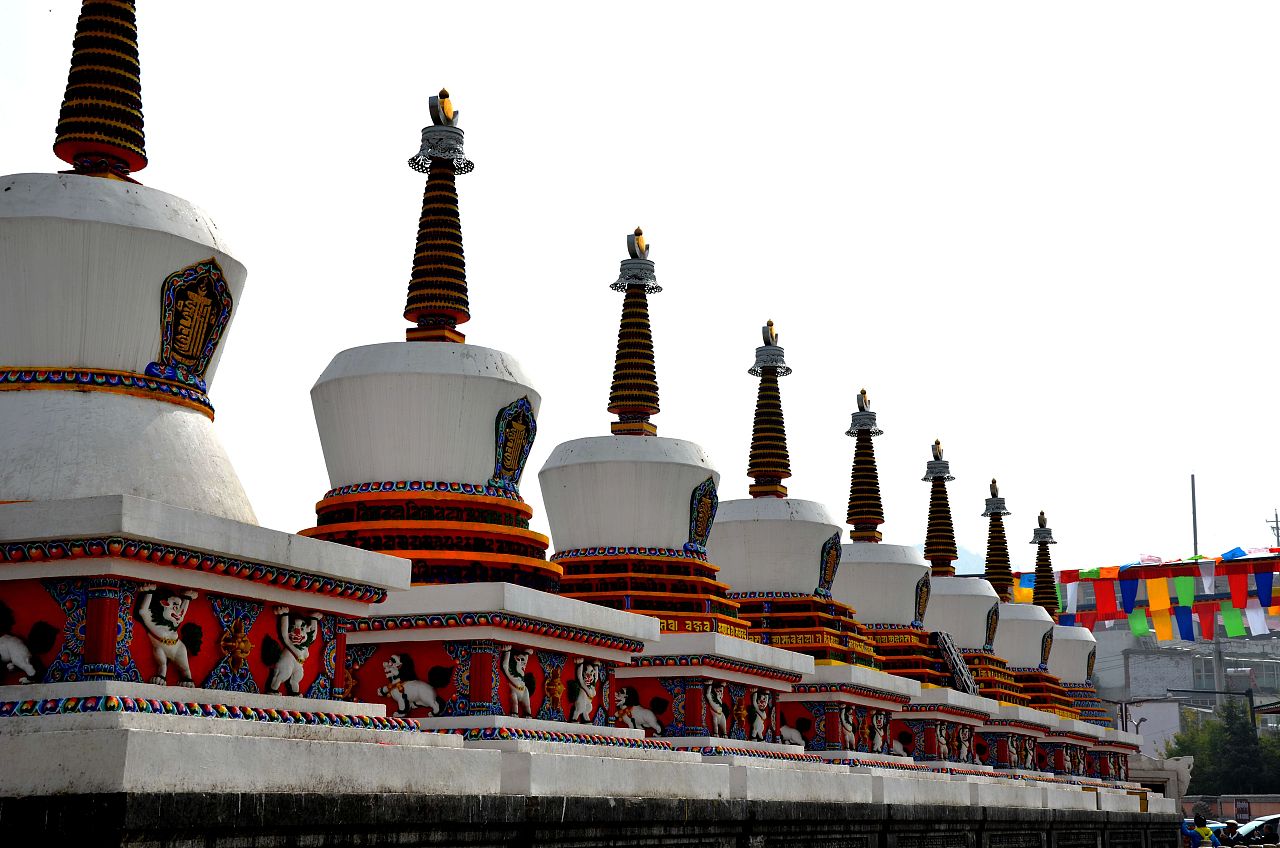 先有塔后有寺，带你走进藏传佛教圣地塔尔寺__凤凰网