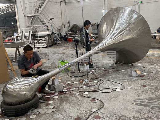 不锈钢水滴雕塑、水景镜面雕塑圆润外形让人为之动心