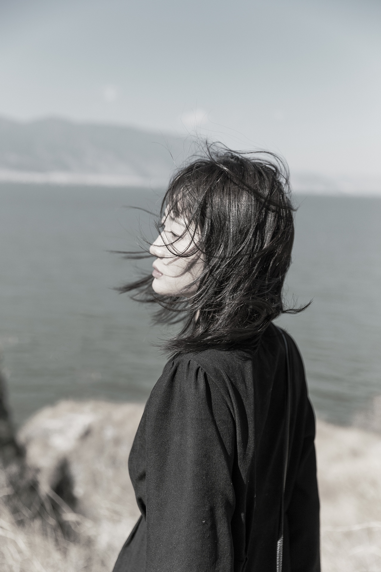 也会自己长大标签情绪孤独悲伤大海黑白复古胶片一个人海边伤感添加