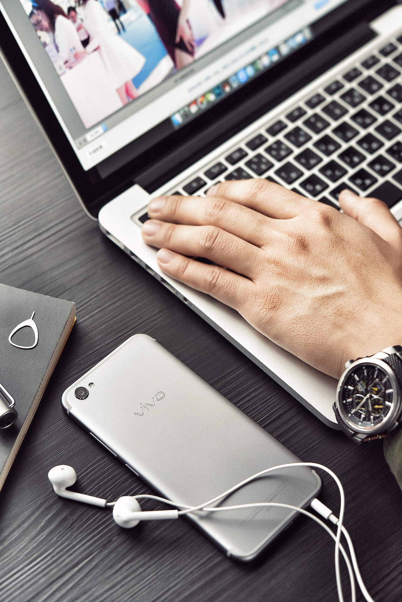 vivo手机新品 前置双摄像头加柔光灯vivo X9