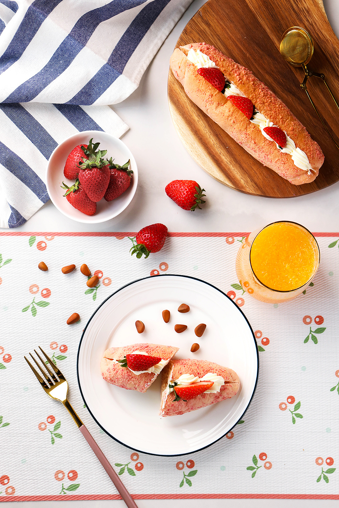 草莓奶油夹心面包怎么做_草莓奶油夹心面包的做法_大润小厨_豆果美食