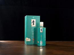 一組沒有道具的拍攝  只有一張桌子和一塊黑色背景布