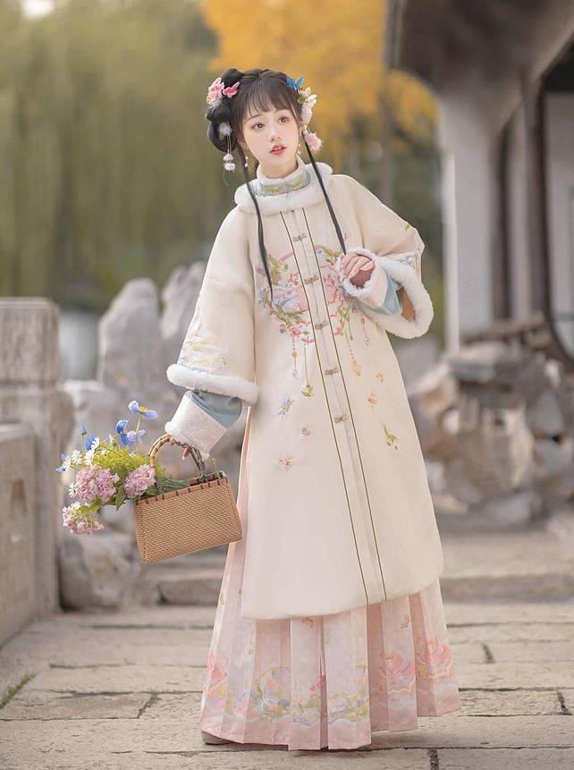汉服设计｜雪地里的一朵小白兔 月桂兔（图ZMzI3ODEzNjcy） - 传统/民族服饰 - 站酷设计师一斤的汉服世界原创素材 - 站酷ZCOOL