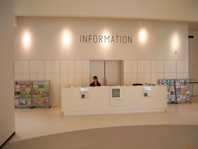 导视设计赏析-静冈市美术馆指示设计