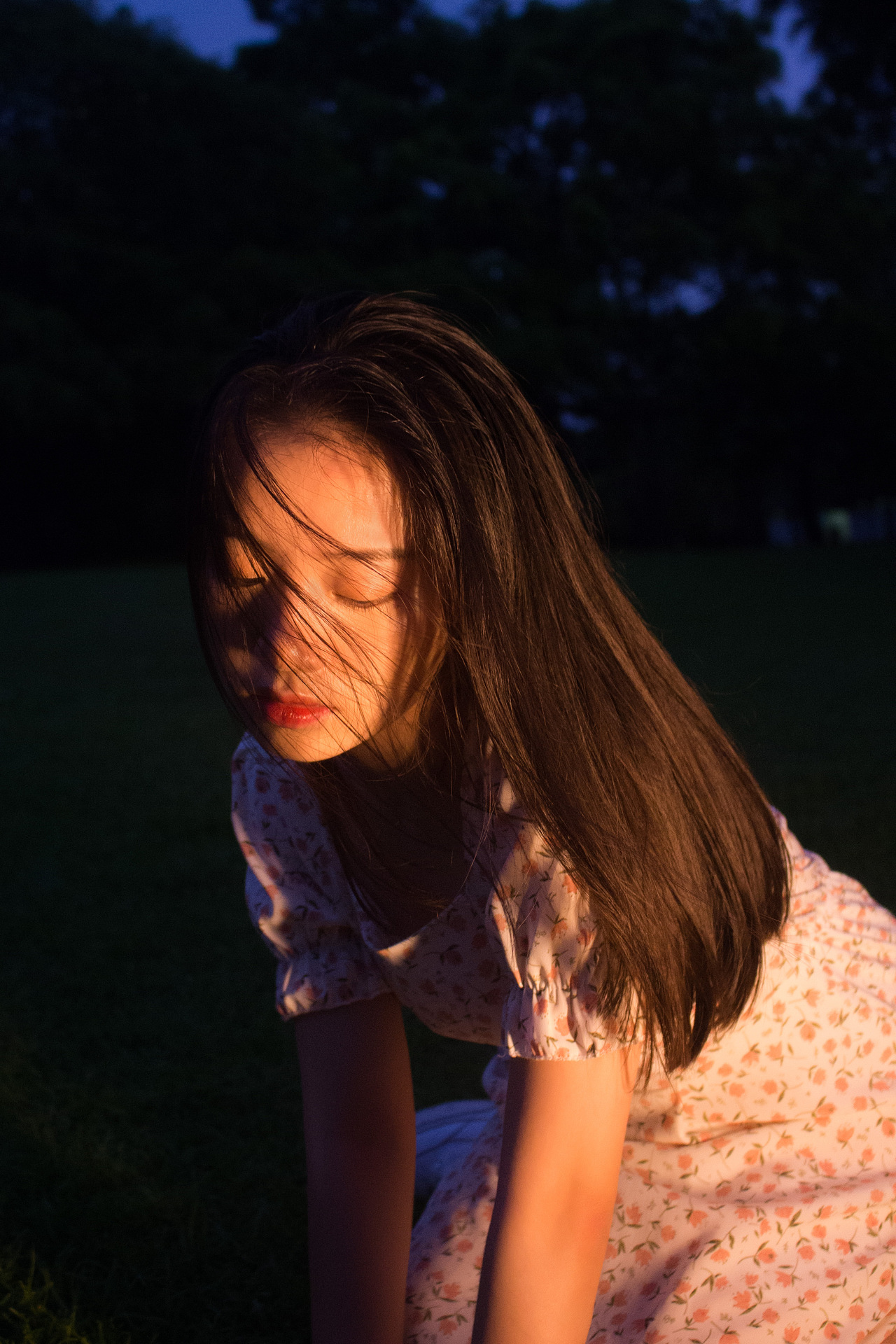 夜晚/可以躲进花朵的褶皱|摄影|人像摄影|土鳖艺术家_ - 原创作品