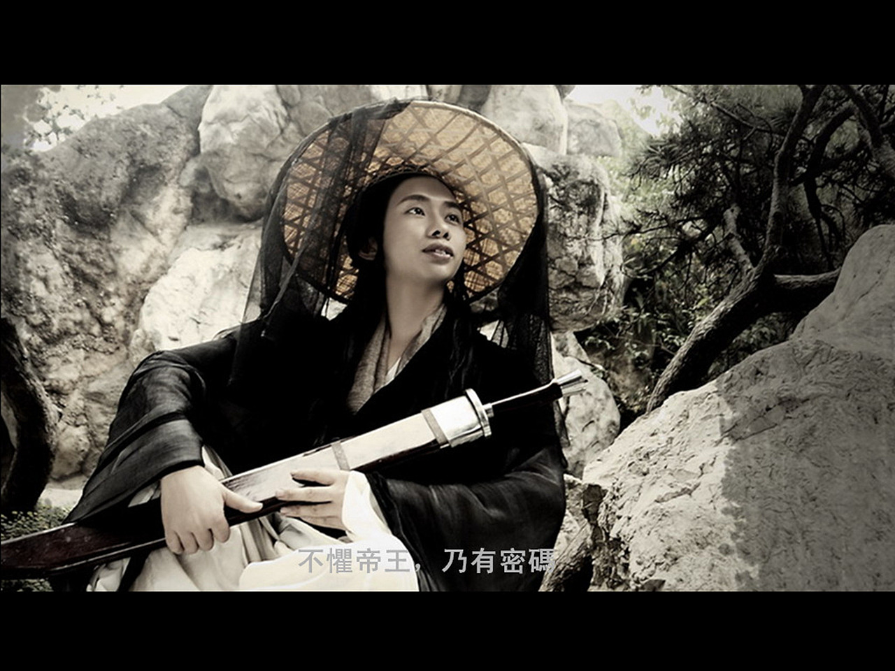 〖杨大侠(HeroYang)COS剧照:侠者,面对金钱与权力、贪婪与欲望交织而成的“无物之阵”,侠者不能随波逐流,而要“怒向刀丛觅小诗”。〗