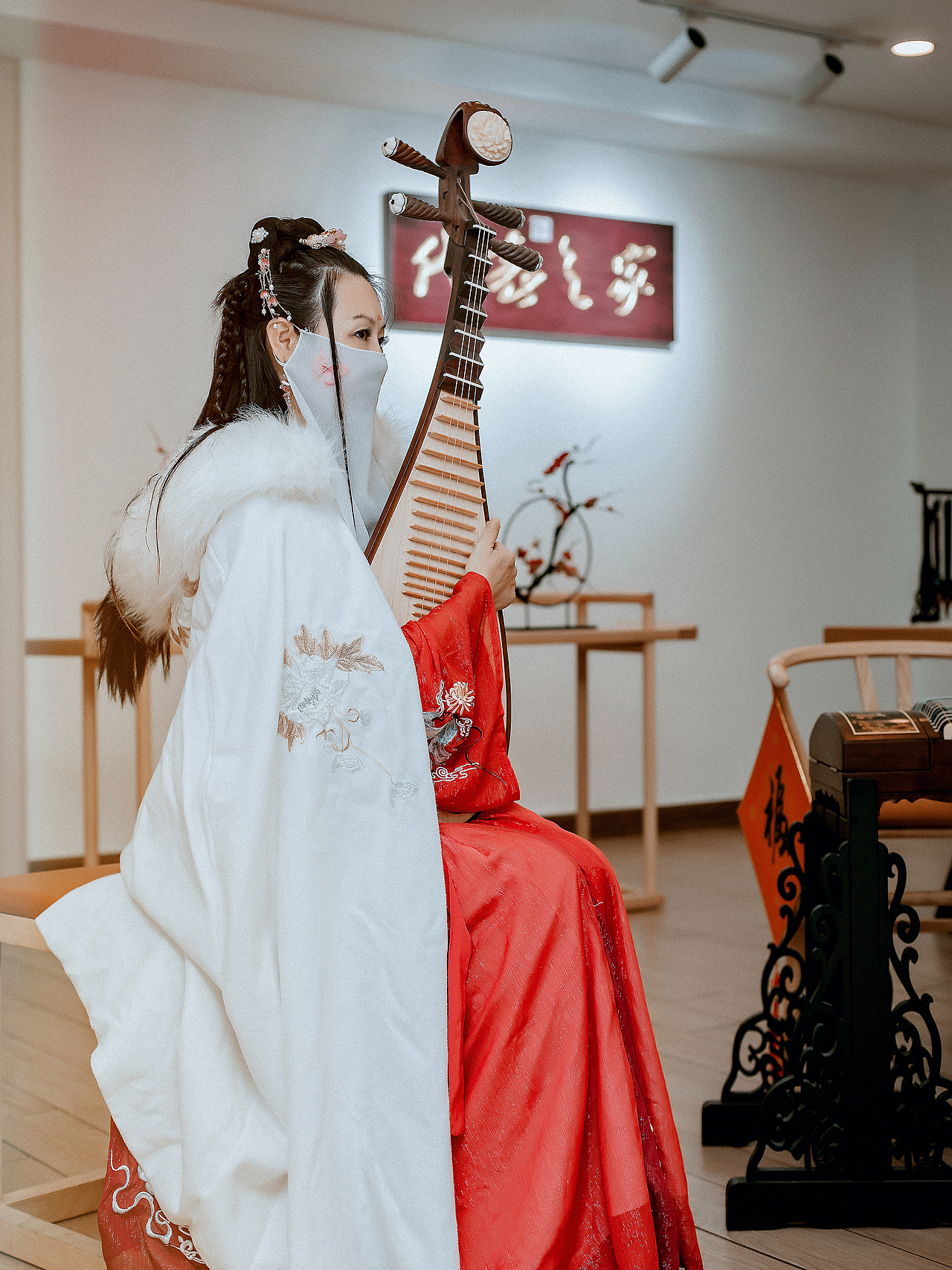 琵琶弦上说相思 弹奏一曲古典之韵 天青等烟雨，而我（图ZMjg3MDQzMDY4） - 人像摄影 - 站酷设计师摄影师快门君原创素材 - 站酷ZCOOL