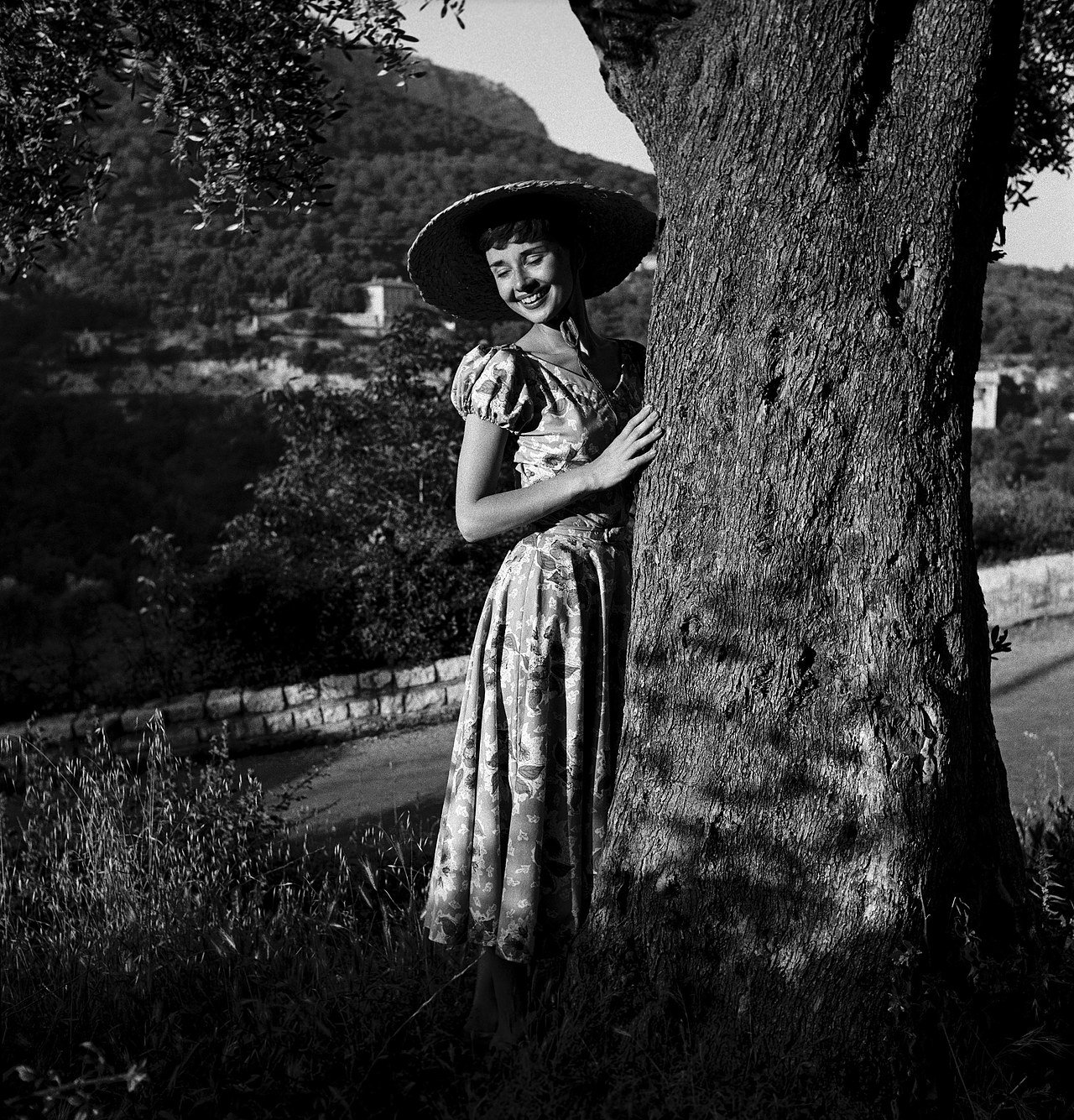 一组奥黛丽赫本黑白照片上色