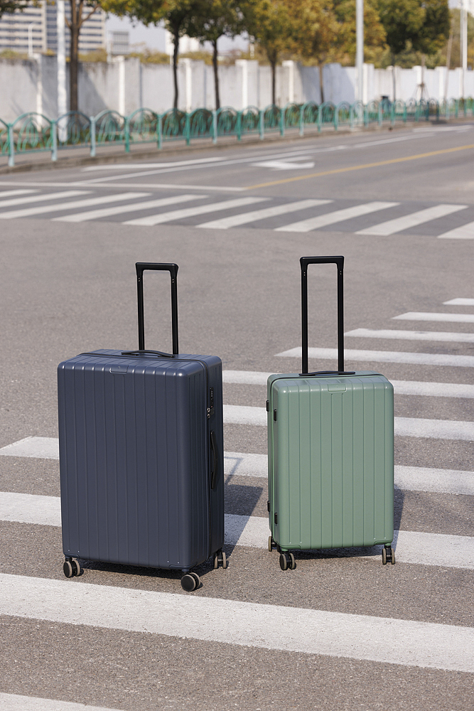 行李箱拍摄｜旅行者｜外景拍摄｜模特拍摄｜箱包拍摄（图ZMzczMTc2Njg0） - 产品摄影 - 站酷设计师摄影师StellaTse原创素材 - 站酷ZCOOL