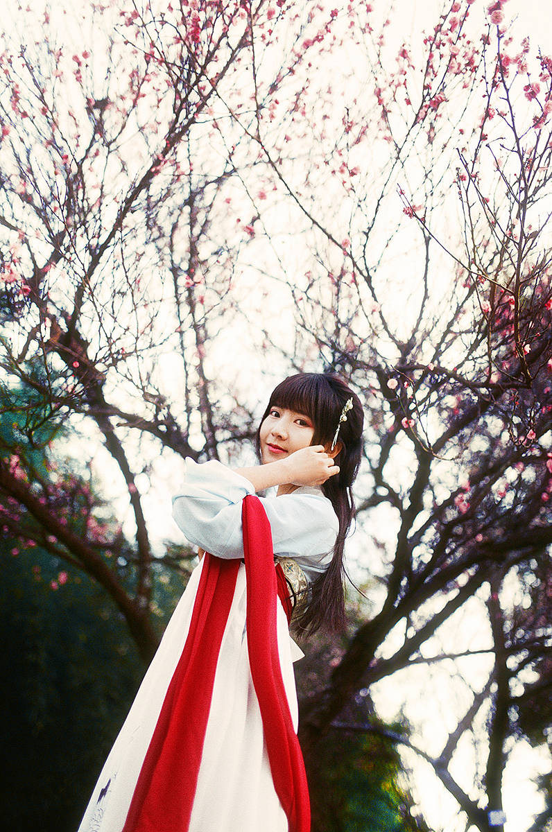 一株梅花，一抹红颜（图ZNDcwMTkzNzI=） - 人像摄影 - 站酷设计师摄影师Pikmin原创素材 - 站酷ZCOOL