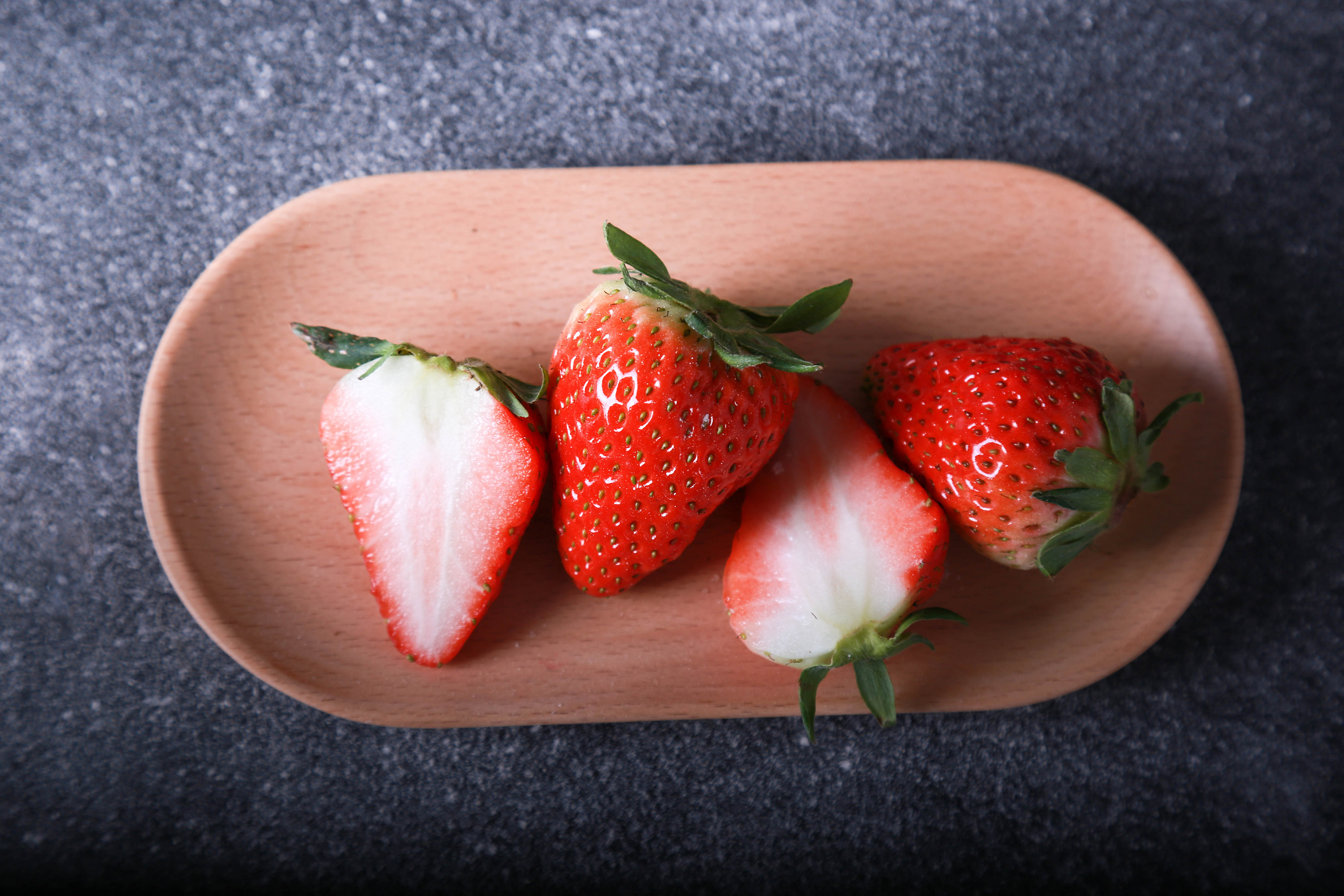 草莓|摄影|静物|去你踏马的女王 - 原创作品 - 站酷 (zcool)