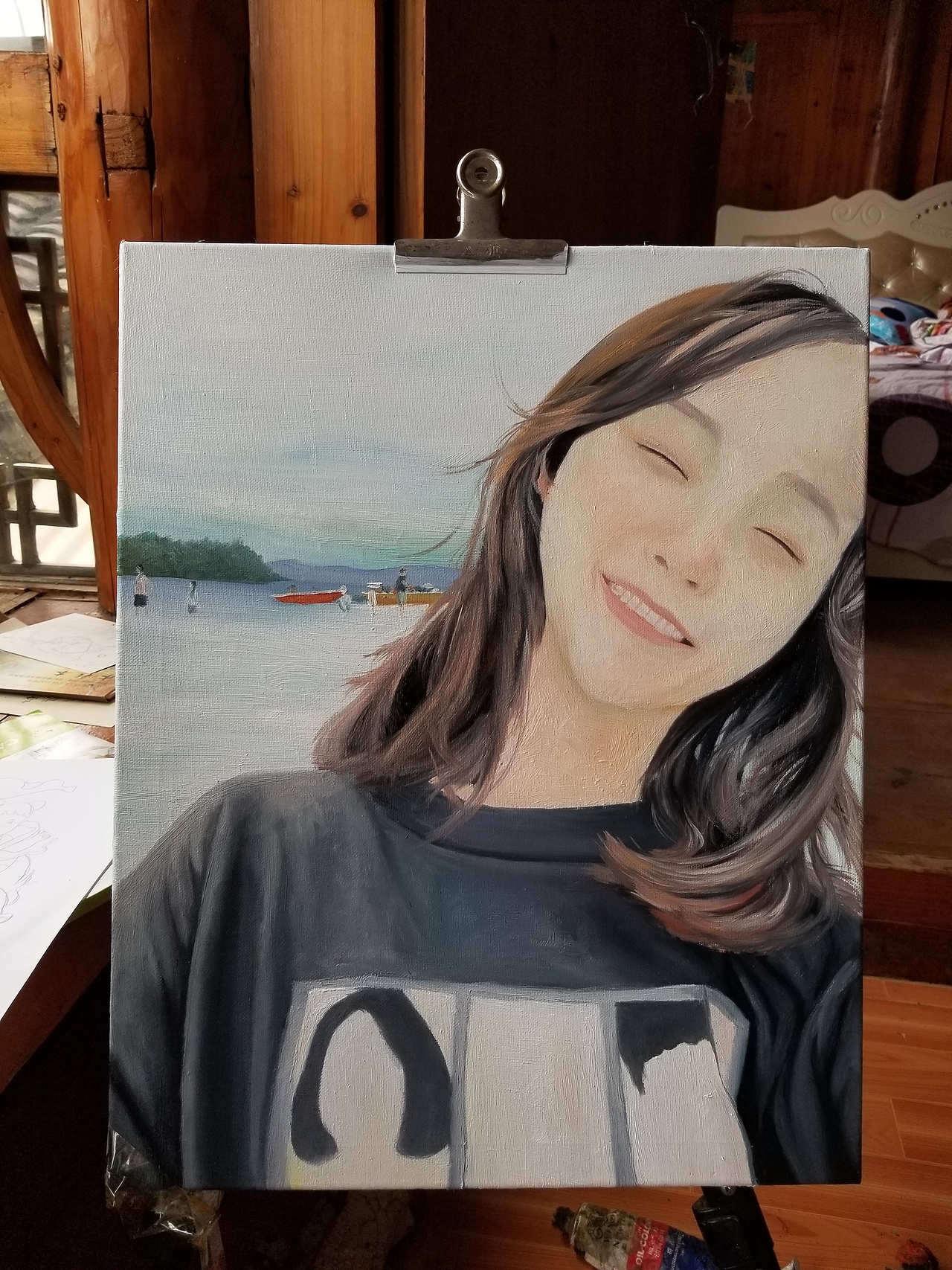 《眯着眼的微笑》