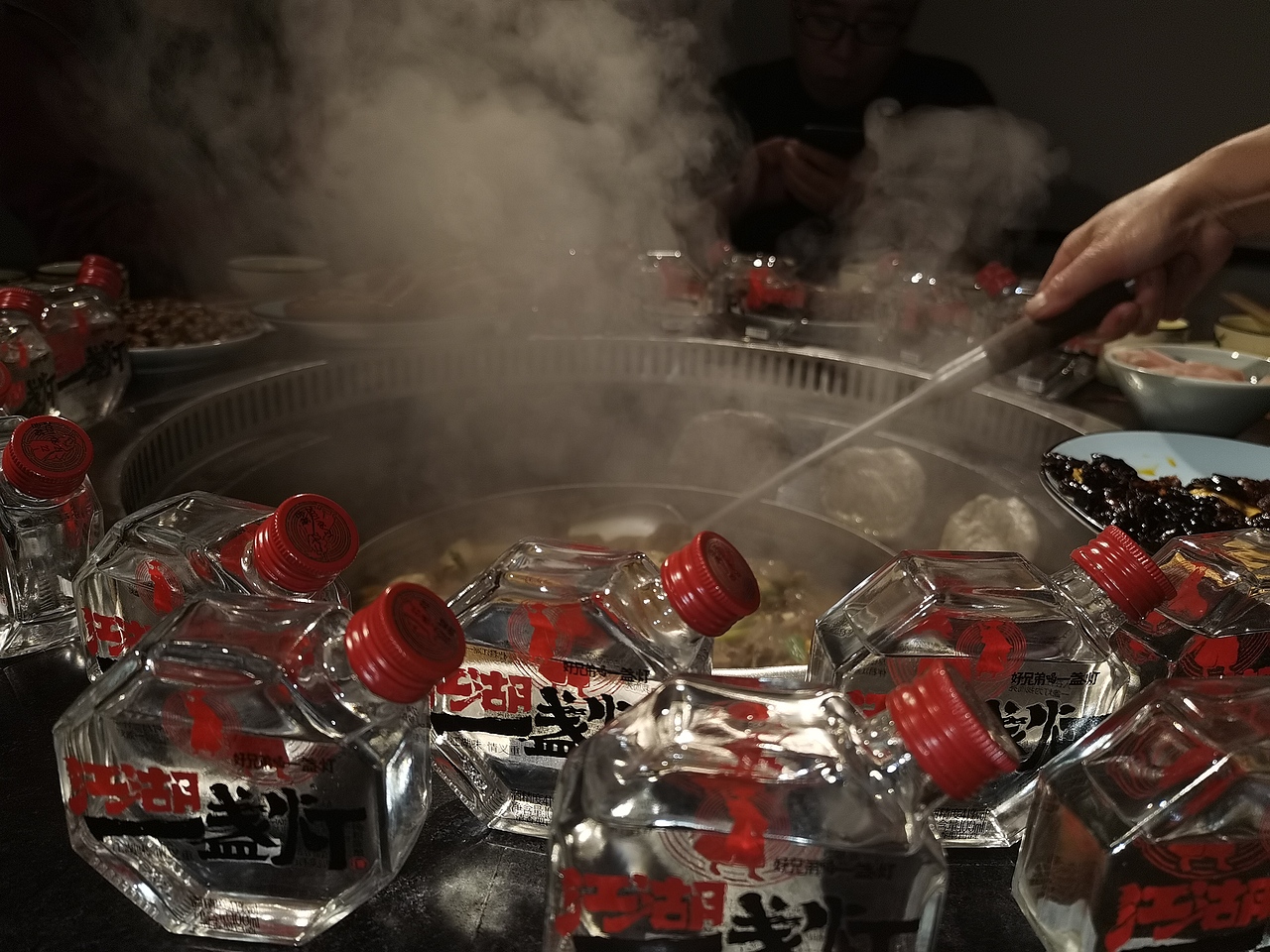 江湖一盏灯 清香型白酒 江湖小酒 好朋友喝好酒（图ZMjc4NzY4NDU2） - 产品摄影 - 站酷设计师新道设计原创素材 - 站酷ZCOOL