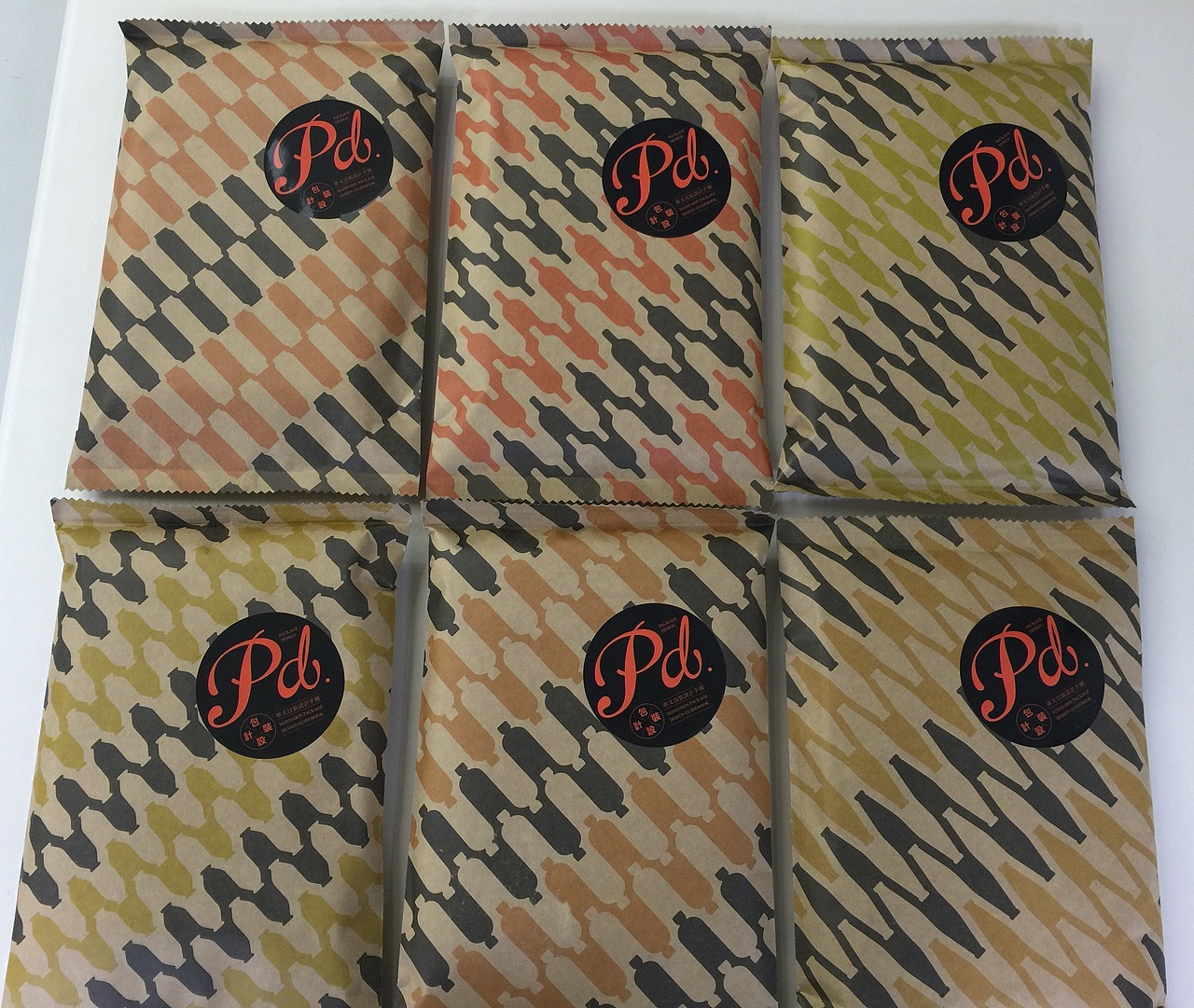 限量版外包裝有六種圖案