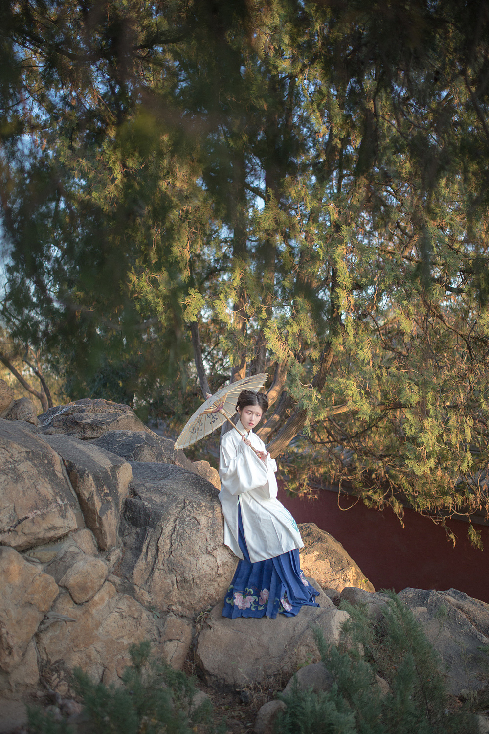 山山女稚,茫心世事