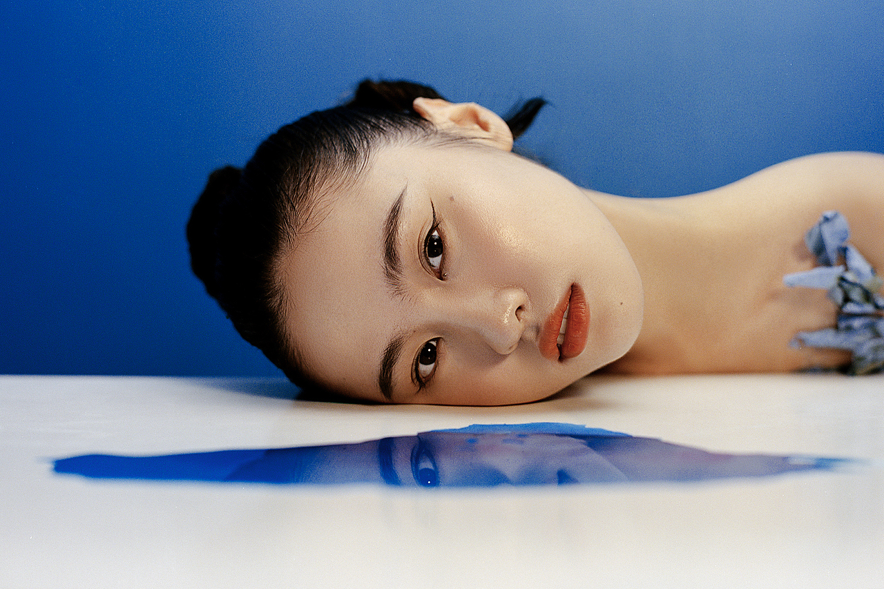 《等天空变成克莱因蓝》