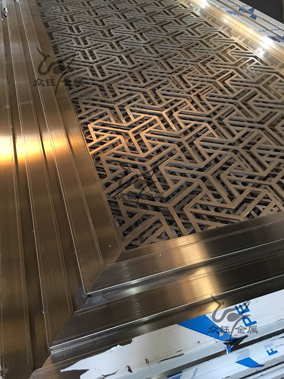 爆款 拉丝玫瑰金不锈钢板激光屏风 恒大特制图案