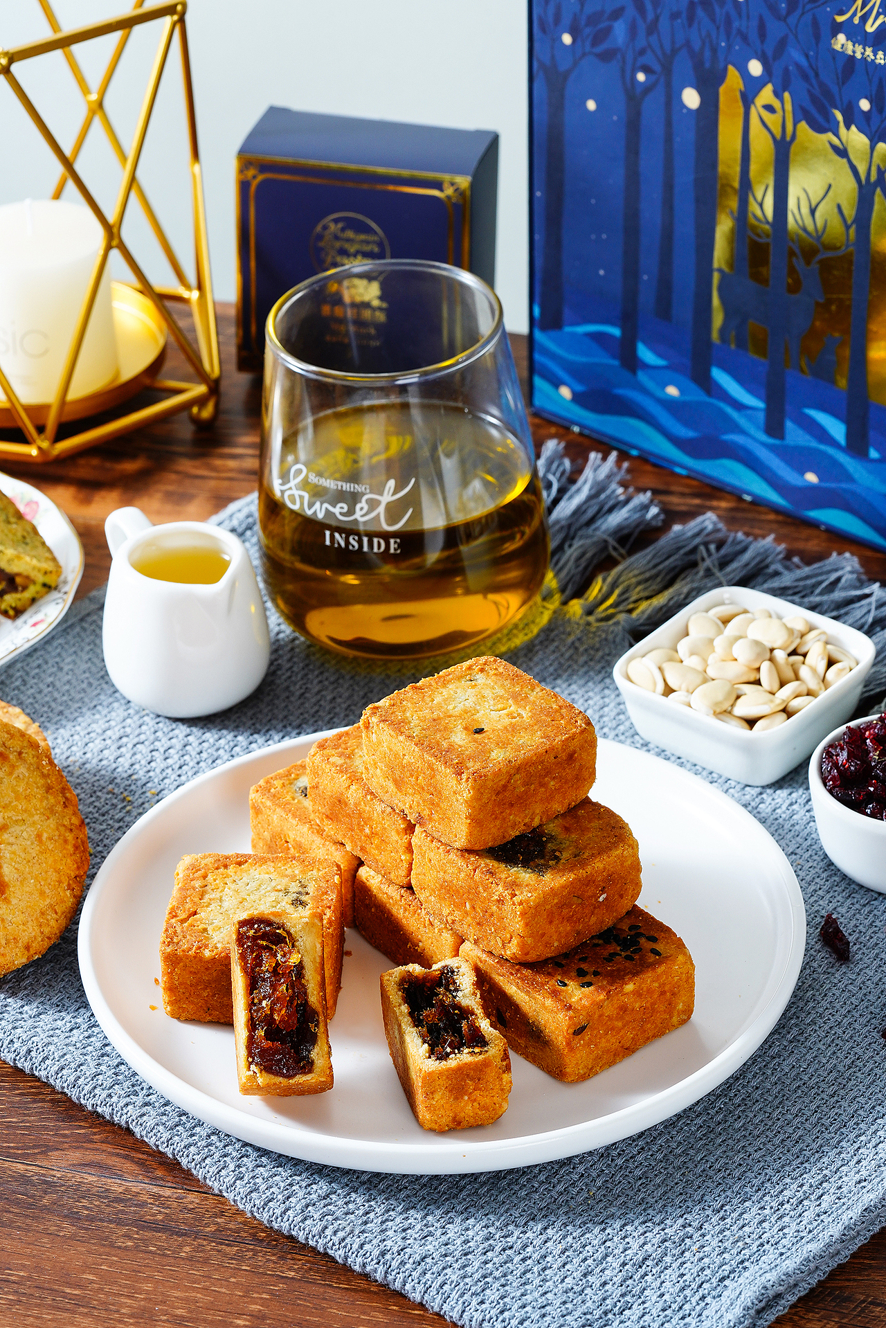 不像月饼的月饼（图ZMTY3OTA5NzA4） - 产品摄影 - 站酷设计师言某木木原创素材 - 站酷ZCOOL