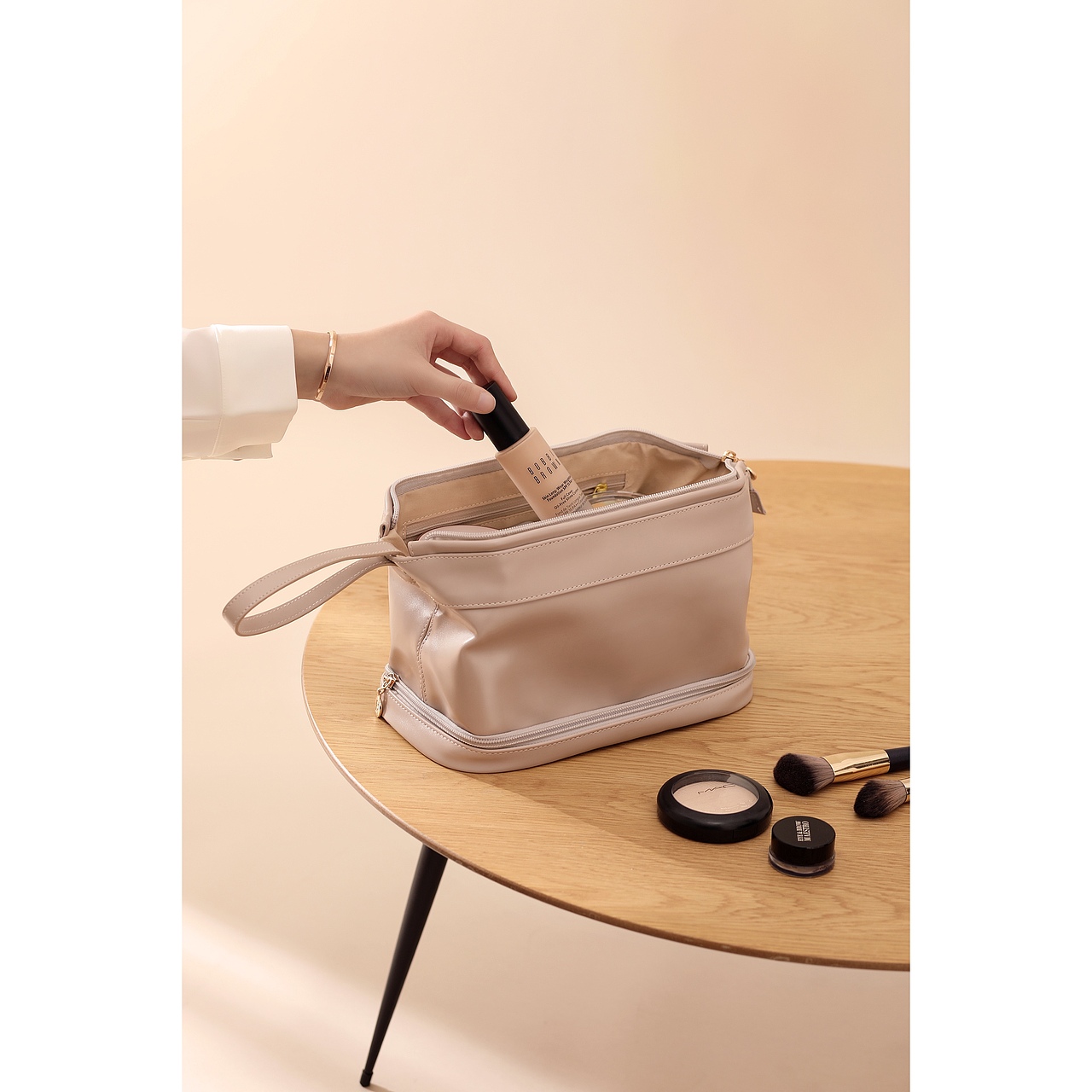 化妆包拍摄🎬（图ZMjg0MDUxNTk2） - 产品摄影 - 站酷设计师大米影像原创素材 - 站酷ZCOOL