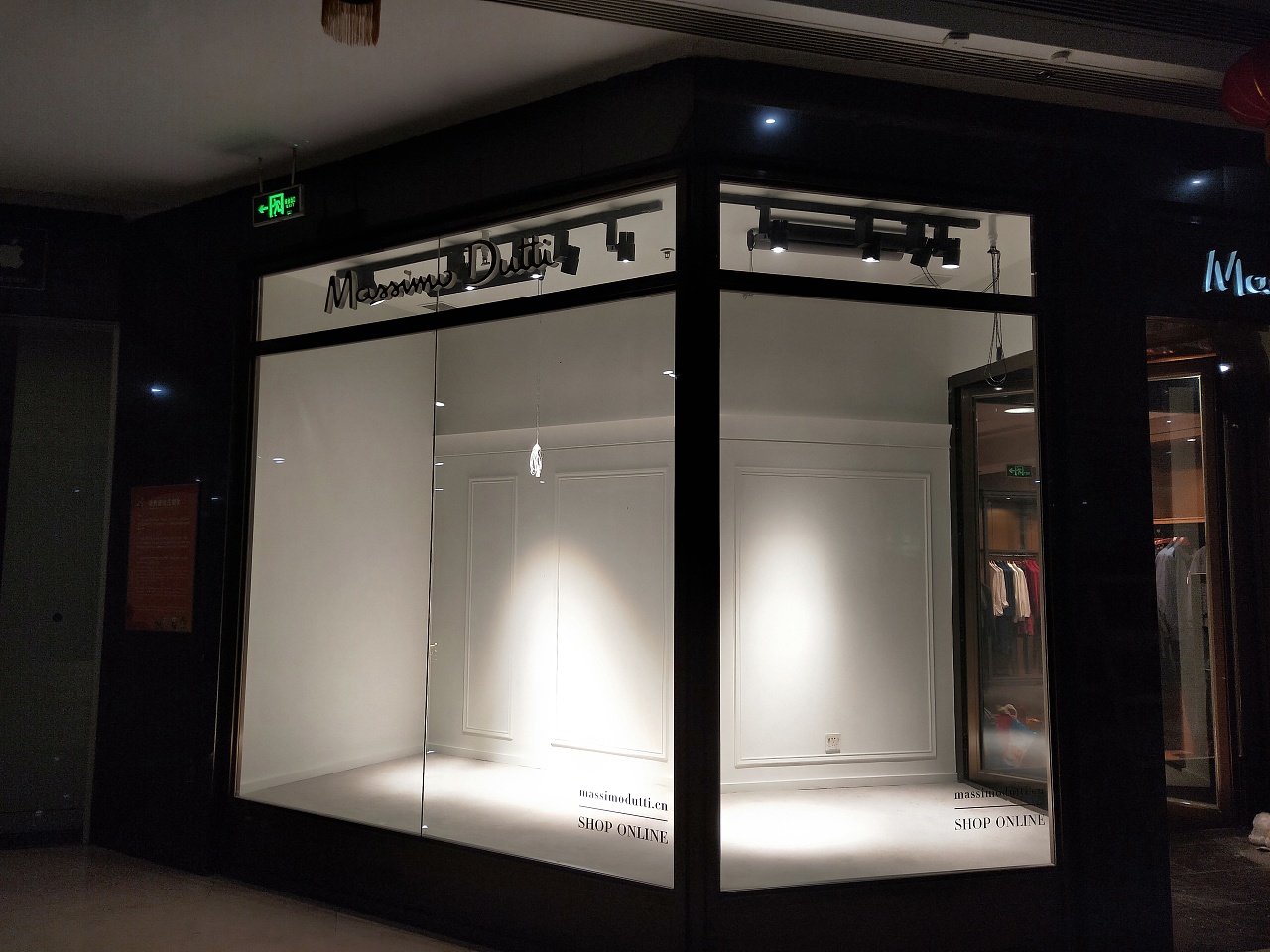 2019年Dior服装橱窗空间设计欣赏 - 主振品牌咨询设计公司