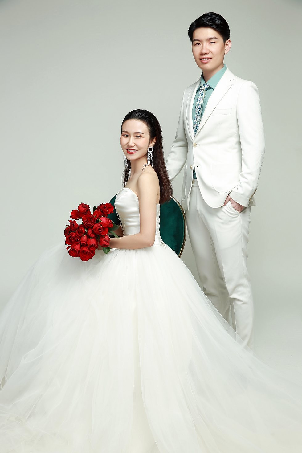 简约风格的乌鲁木齐室内婚纱照客片分享（图ZMjMyMjAyOTA0） - 人像摄影 - 站酷设计师新疆四仟纪摄影原创素材 - 站酷ZCOOL