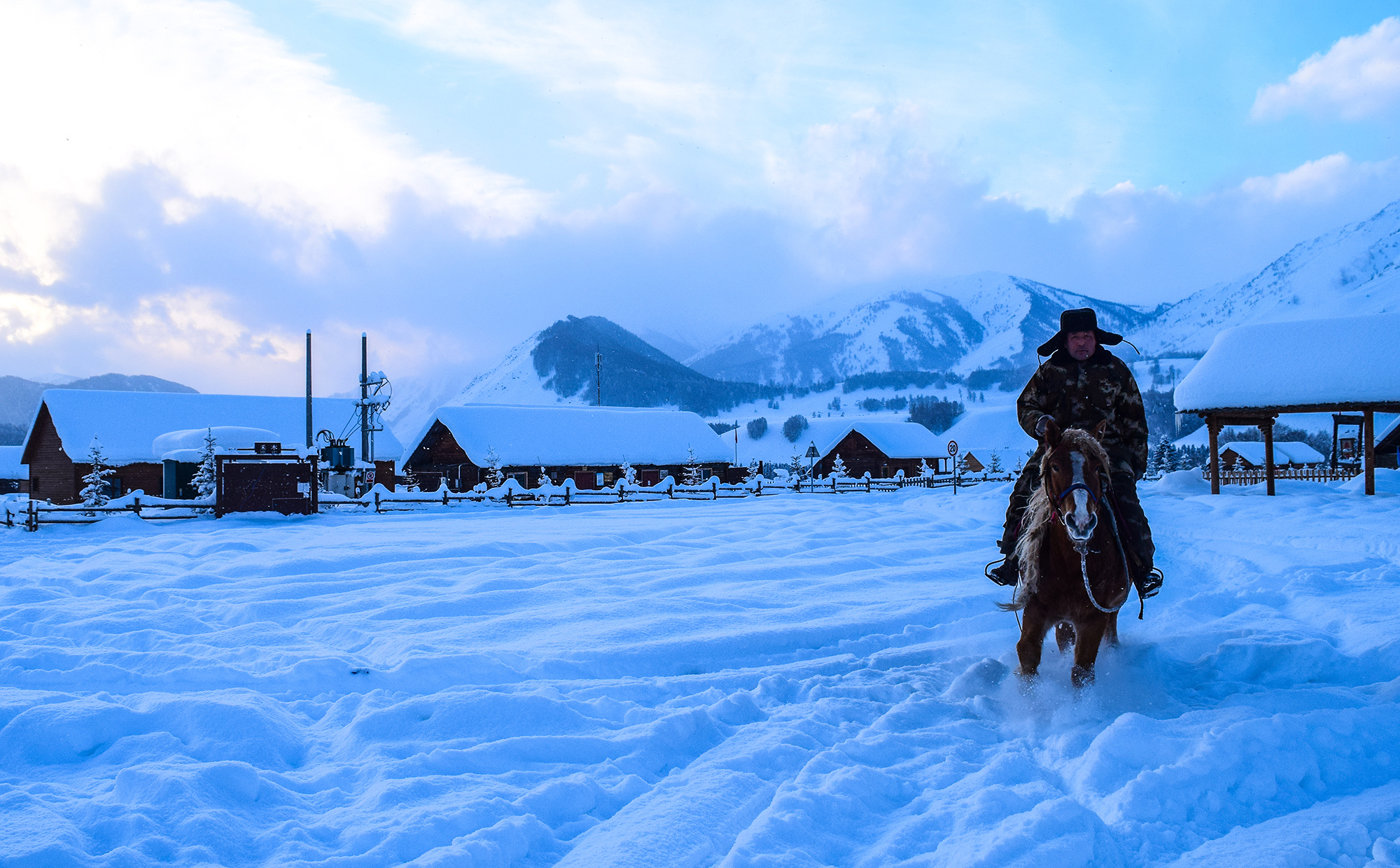 冬季新疆喀纳斯|摄影|风光摄影|Mr蓝m - 原创作品 - 站酷 (ZCOOL)