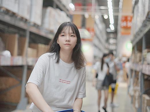 宜家&女孩（個人主頁-ZNTU2NzMwNDA=） - 人像攝影 - 站酷設(shè)計師碧海藍(lán)天夢原創(chuàng)素材 - 站酷ZCOOL