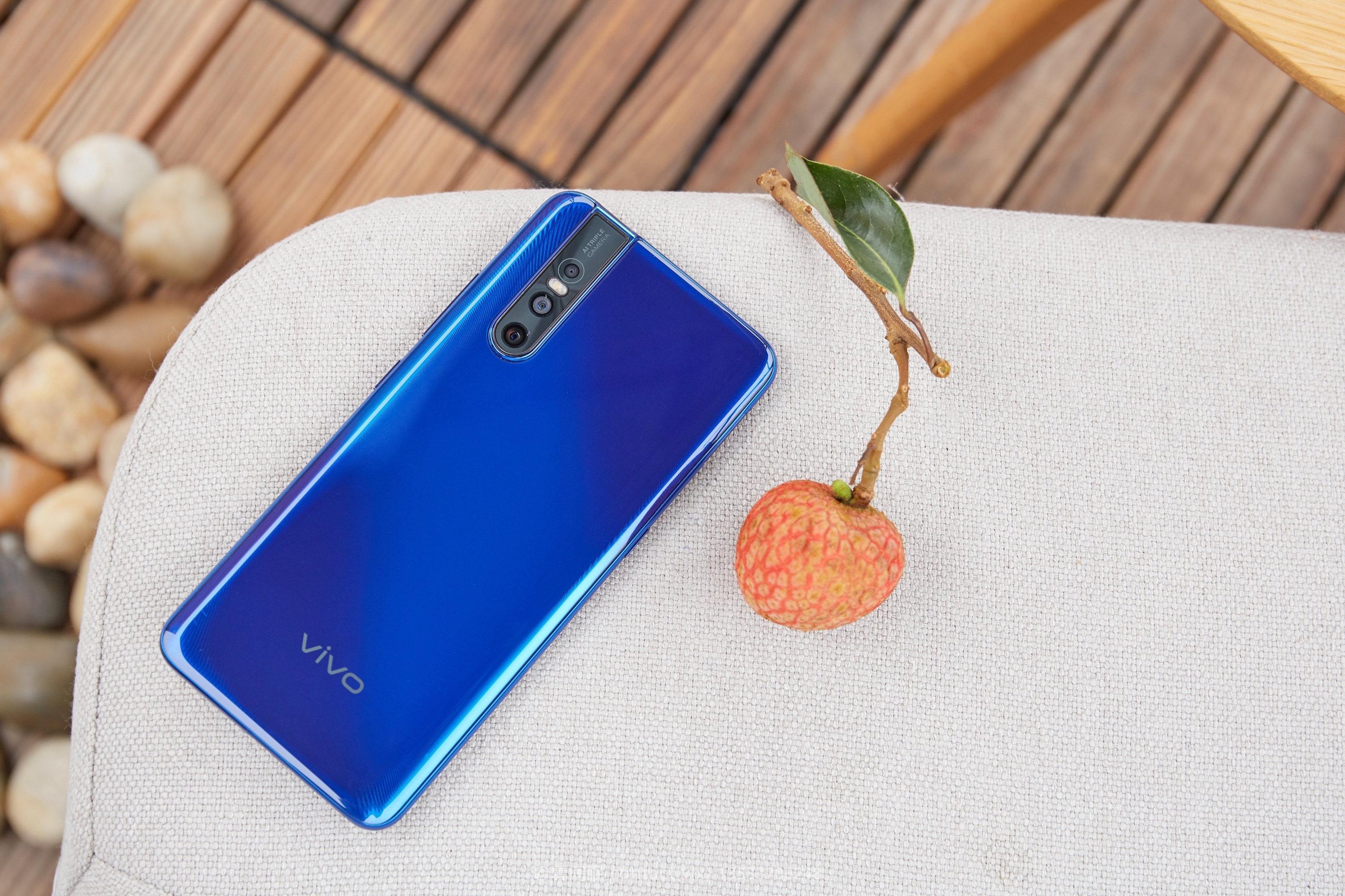 vivo s1 pro 手机 羽雀蓝色 清新场景图