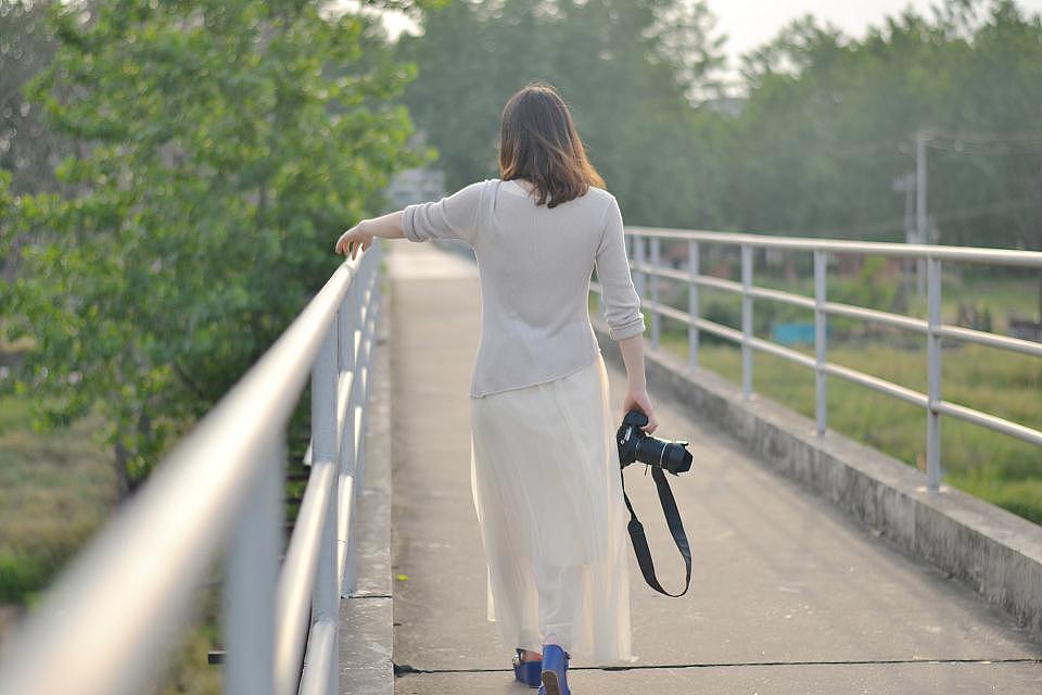 一个人（图ZMTg2Nzc4ODA=） - 人像摄影 - 站酷设计师Dora_design原创素材 - 站酷ZCOOL