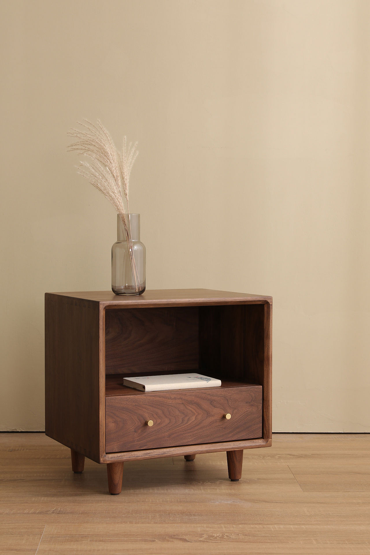 家居摄影-复古黑胡桃实木床头柜