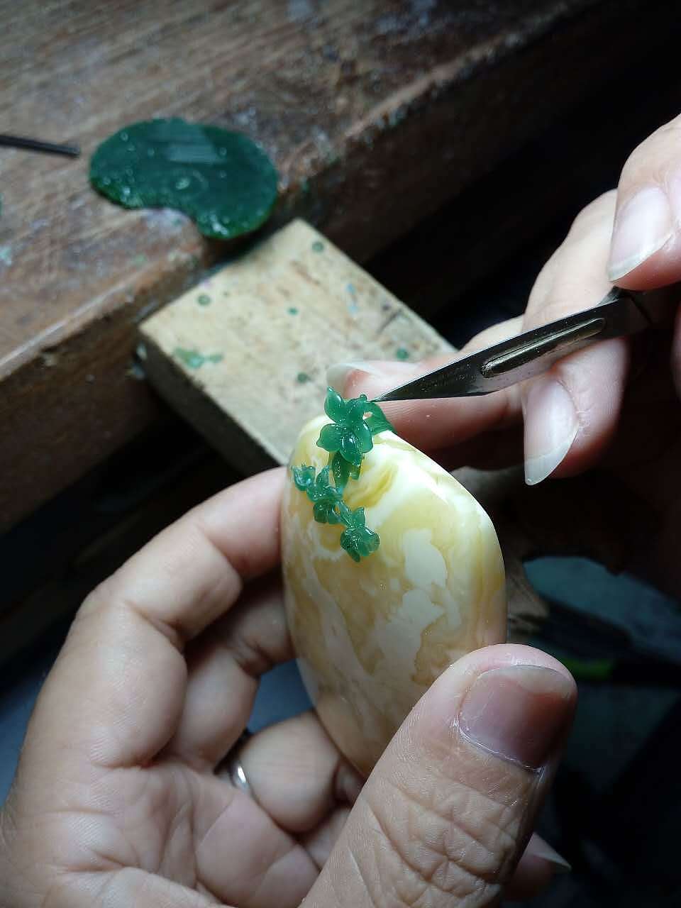 雕蜡师雕刻的蜡版图