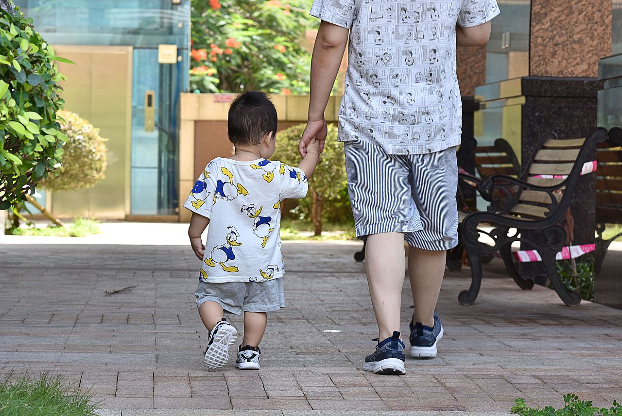 周末遛娃（圖ZMjIwOTg2MDYw） - 人像攝影 - 站酷設(shè)計(jì)師一名執(zhí)事原創(chuàng)素材 - 站酷ZCOOL