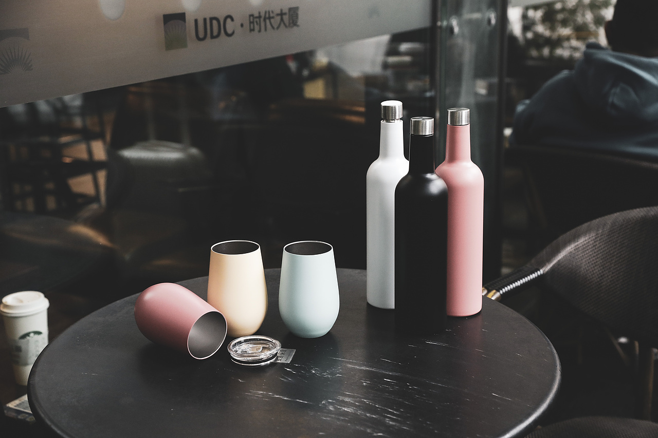 保温杯户外模特拍摄（图ZMjQwODMzNzQ0） - 产品摄影 - 站酷设计师haidong66原创素材 - 站酷ZCOOL