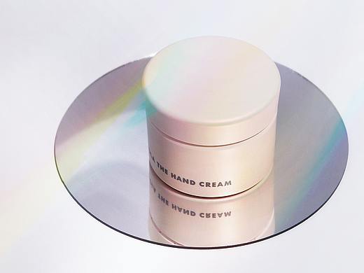 pola宝丽护手霜（个人主页-ZNTUzMzc3Njg=） - 产品摄影 - 站酷设计师是蒋蒋蒋芯媛原创素材 - 站酷ZCOOL